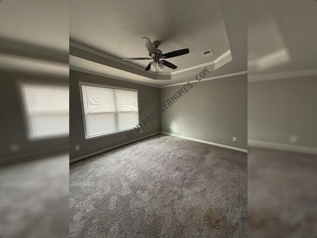 Building Photo - 50 Buena Vis Dr