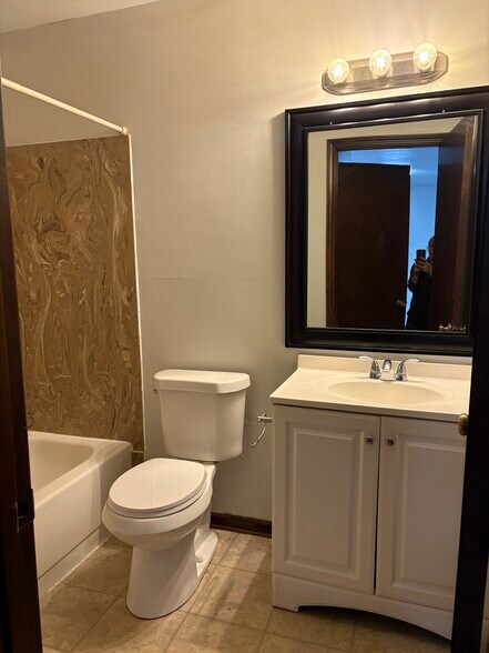 Building Photo - 6317 Quin Dr