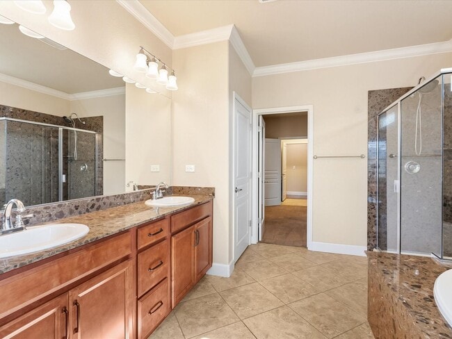 Building Photo - Located in the Exclusive Somersett Regency...