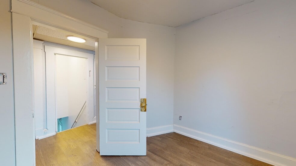 Building Photo - 4124 s washington st