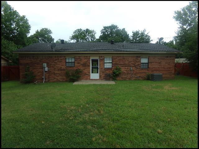 Building Photo - 13 Pheasant Run Dr