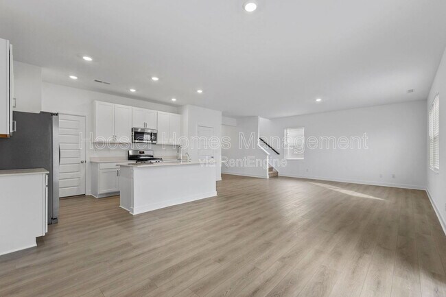 Building Photo - 15274 Farrington Rd