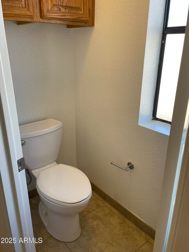 Building Photo - 6502 W Paradise Ln