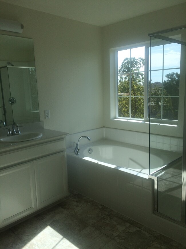 Building Photo - 10842 Arrington Dr