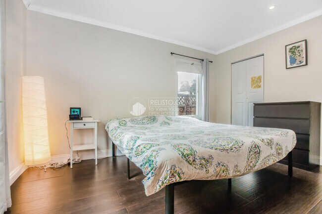 Building Photo - 2720 Bellaire Pl