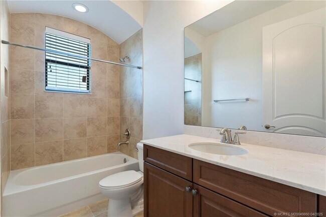 Building Photo - 255 Calmo Cir