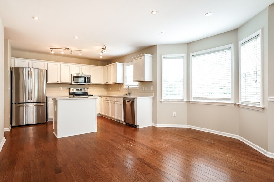 Building Photo - 6412 Willowlawn Dr