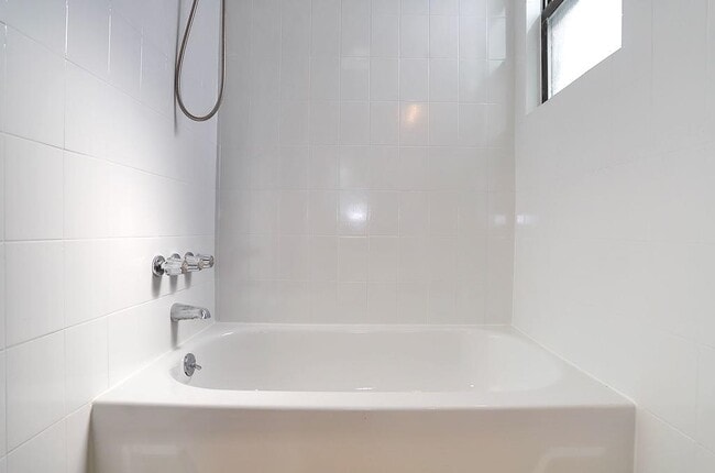 Building Photo - 502 Central Ave