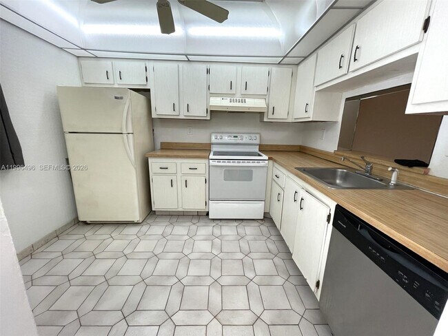 Building Photo - 1810 SW 81st Ave