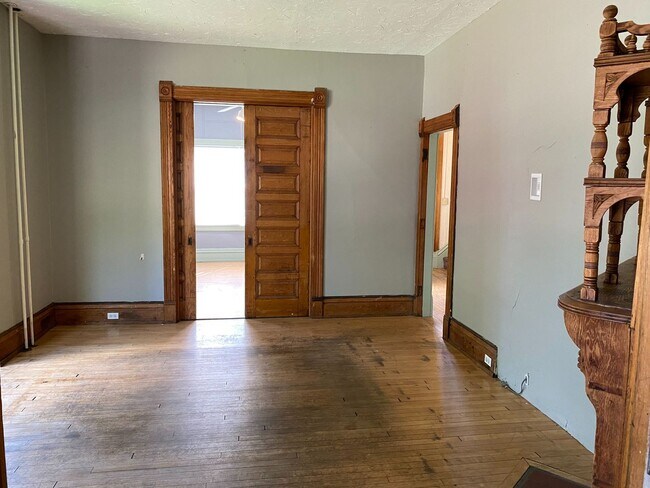 Building Photo - In the Heart of Dinkytown - Amazing 6 bedroom Victorian Rental Home,  Fall 2026!