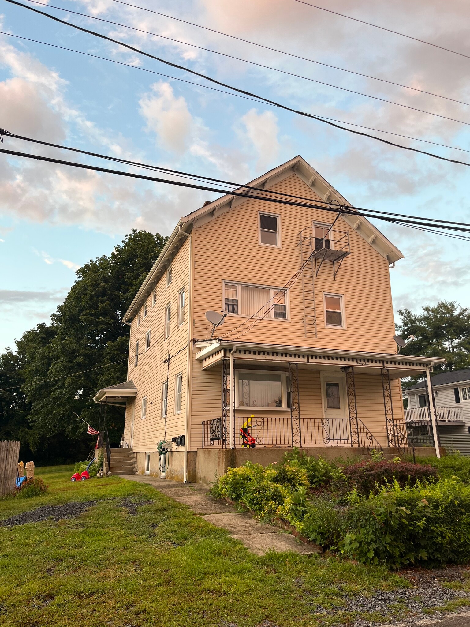 Building Photo - 94 Old Colony Ave