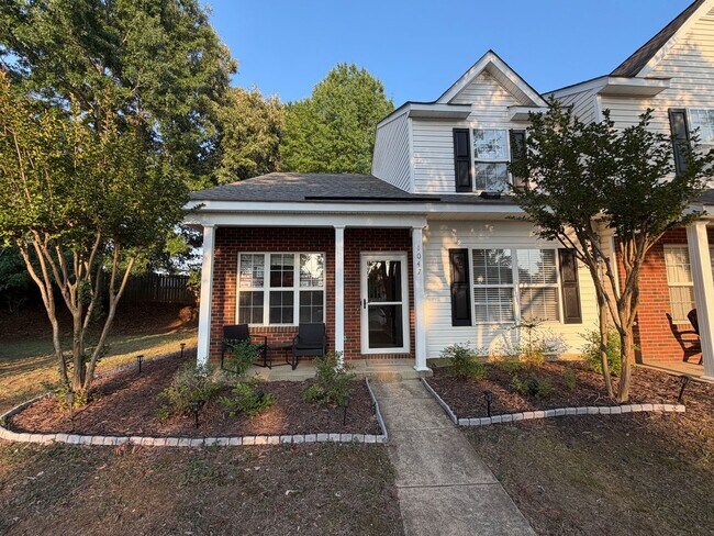 Building Photo - Beautiful 3-bedroom, 2.5-bathroom townhome