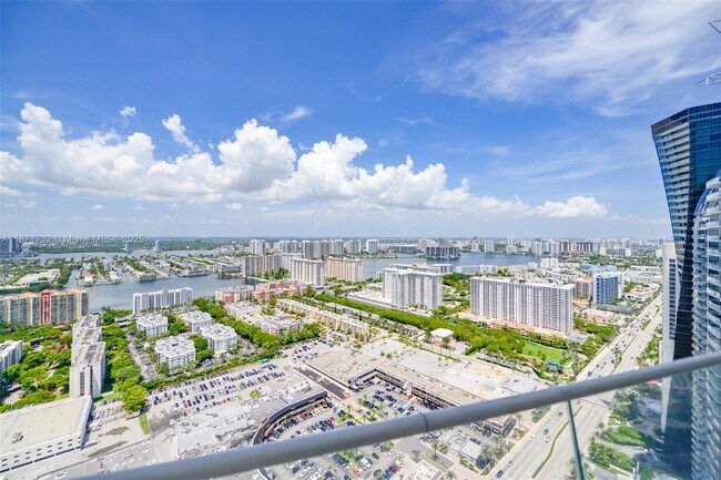 Building Photo - 16901 Collins Ave