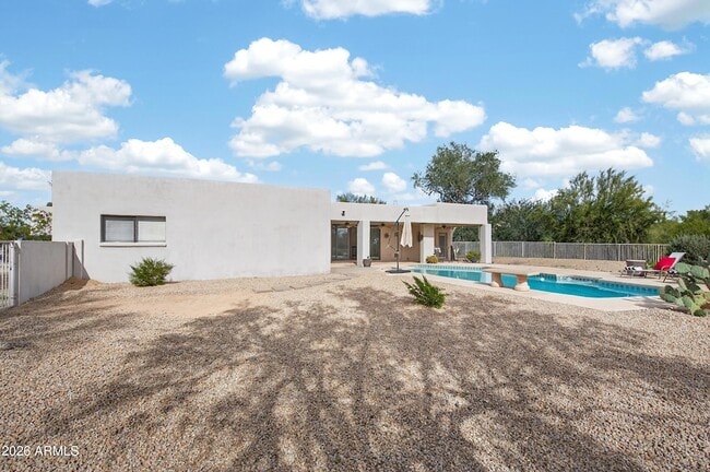 Building Photo - 8001 E Vista Bonita Dr