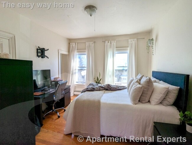 Building Photo - 8 Evergreen Square