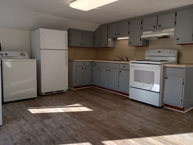 Kitchen - 88 Adaline St