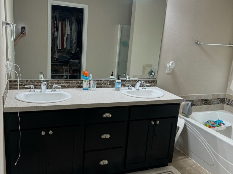 Building Photo - 4132 Cameron Dr NE