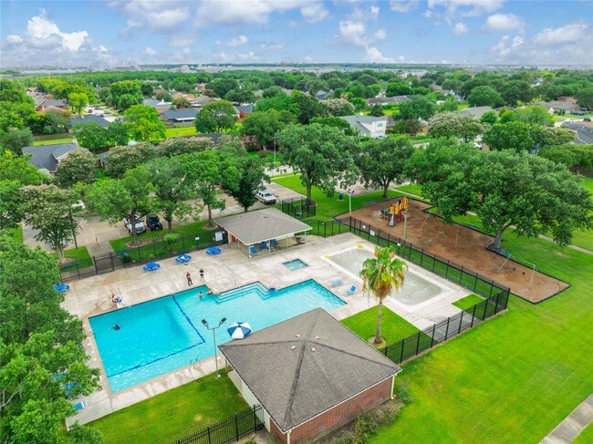 Building Photo - 10904 Birch Dr