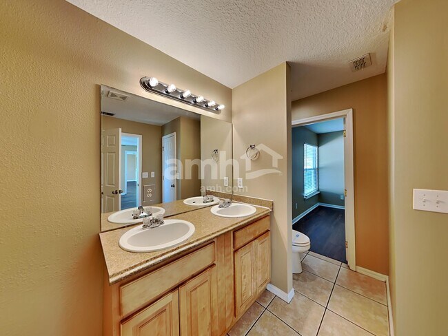 Building Photo - 1461 Whooping Dr