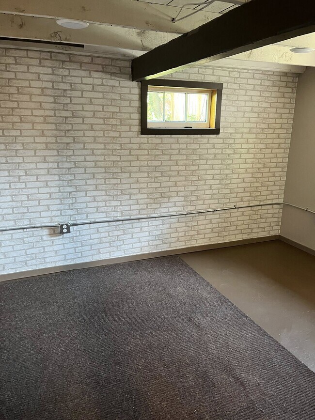 Building Photo - 843 SW 116th St