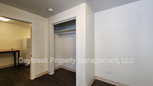 Building Photo - 611 9th Ave N