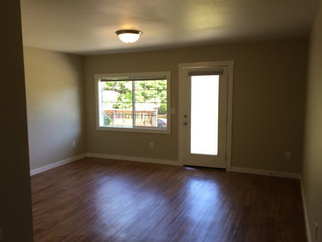 Building Photo - 5226 NE Couch St