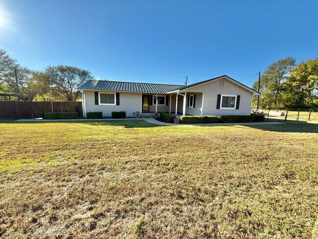 Primary Photo - 284 CR 202 E