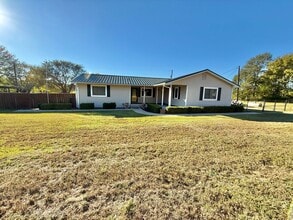 Building Photo - 284 CR 202