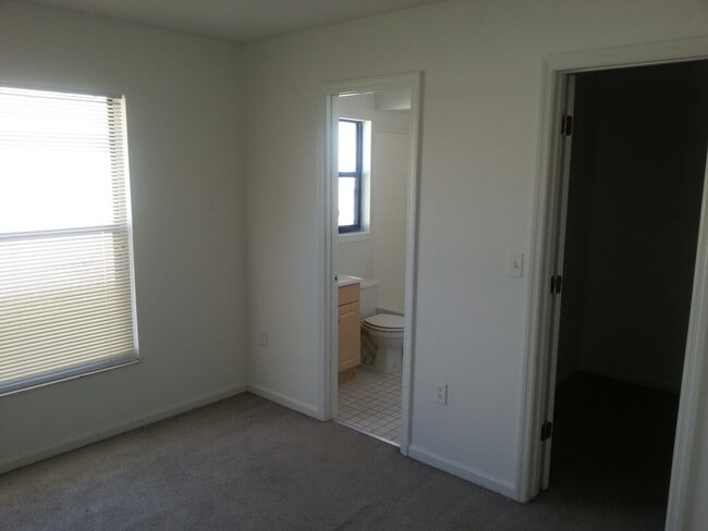 Building Photo - 4/3 Single Home at Poinciana AVAILABLE NOW