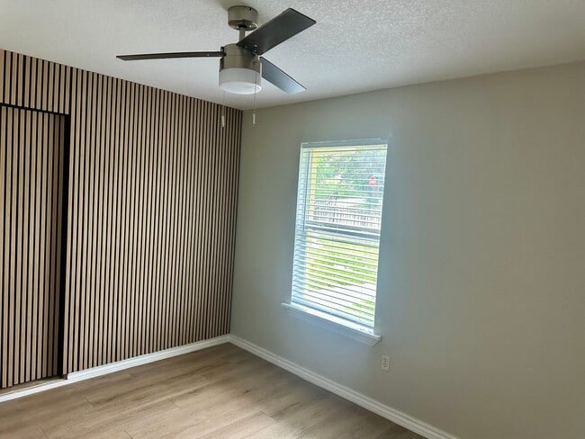 Building Photo - 3437 Stanley Ave