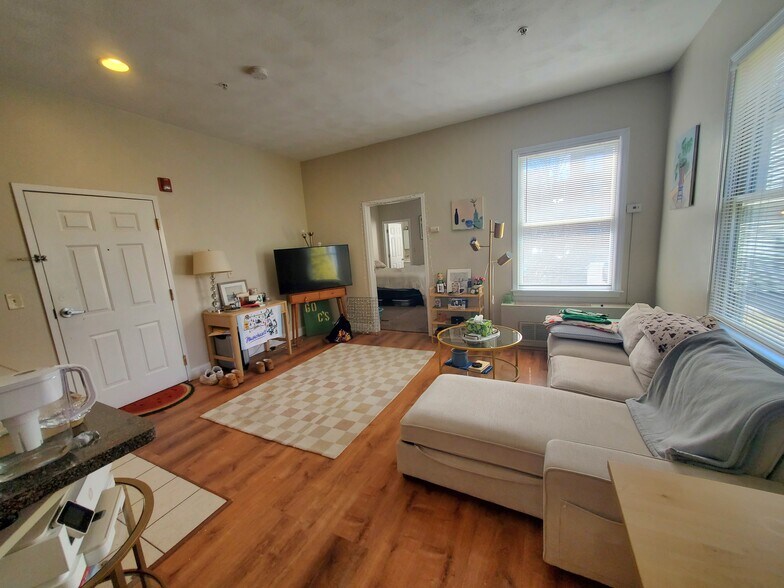 Building Photo - 362 Harvard St