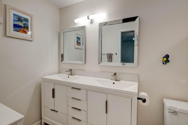 Building Photo - 75240 Camello Ct N