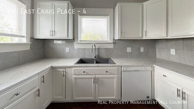 Building Photo - 130 E Craig Pl