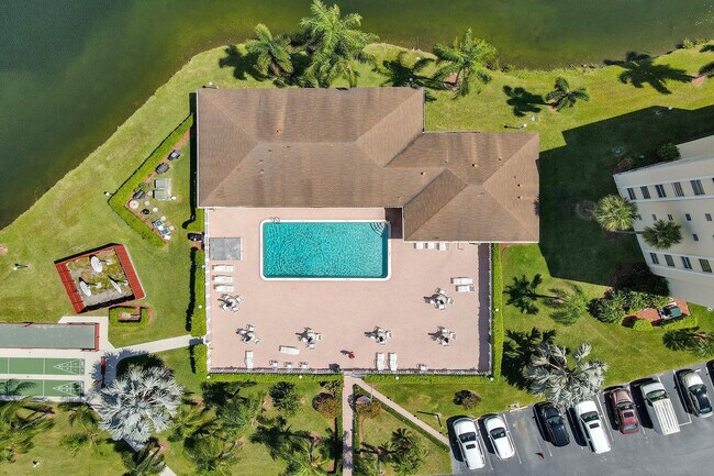 Building Photo - 301 SE 3rd St