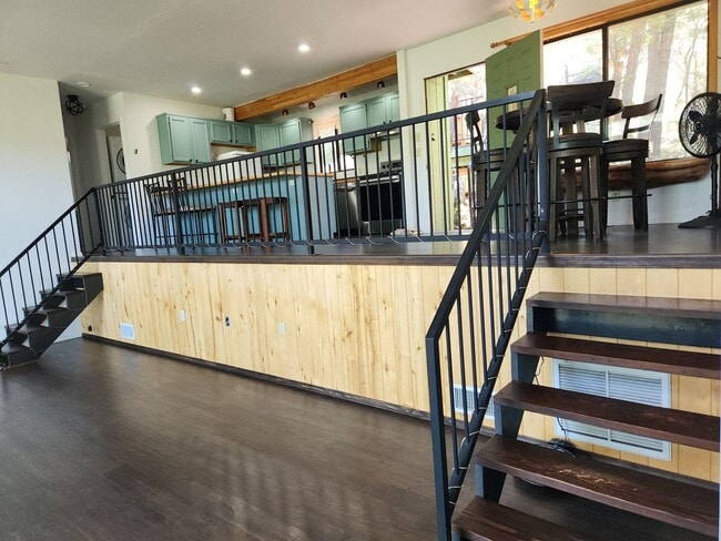 Building Photo - Live in The Pines ~ 2 Bed / 2 Bath for Lease