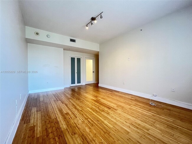 Building Photo - 10 Aragon Ave
