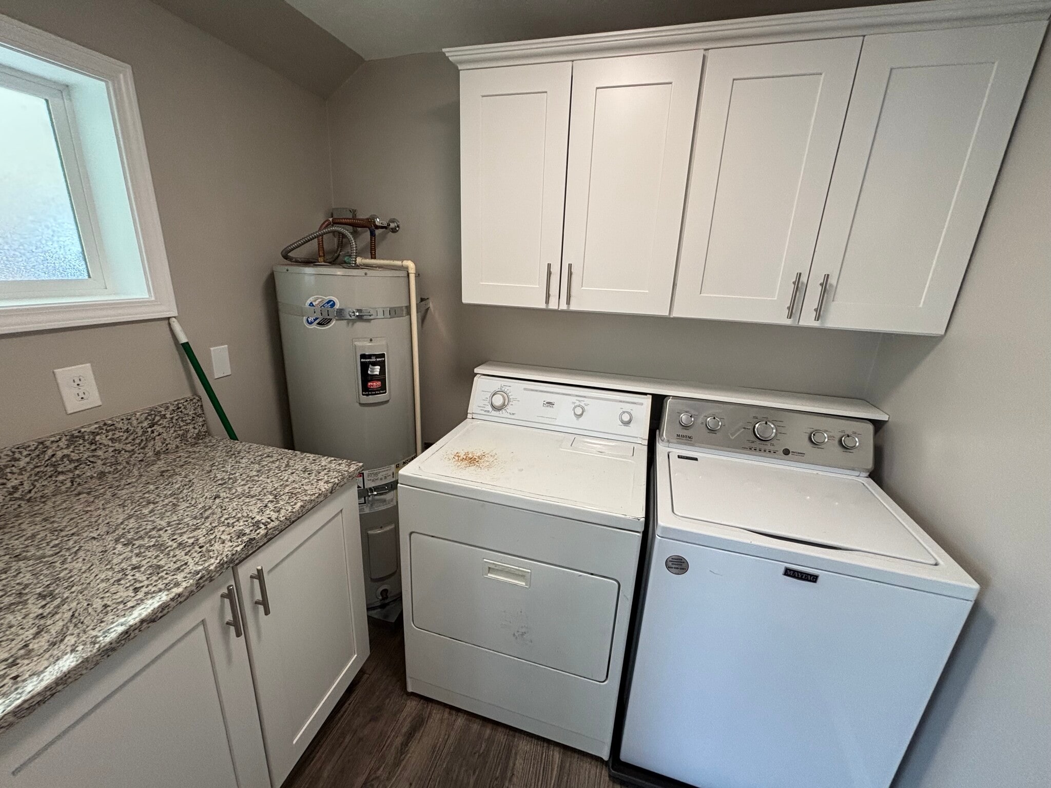 Laundry - 730 12th Ave SE