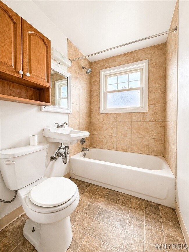 Building Photo - 3225 Belden Pl