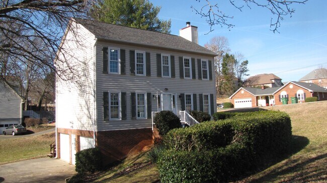 Building Photo - Well-kept 3 bedroom 2 1/2 bath home in the heart of Clemmons