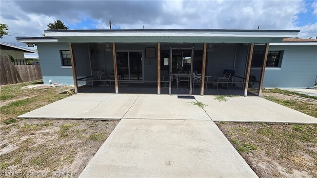 Building Photo - 639 Killarney Dr
