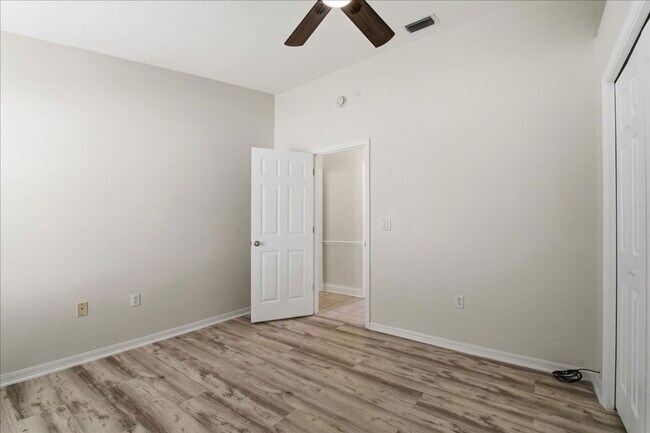 Building Photo - 525 Cullaro Ln