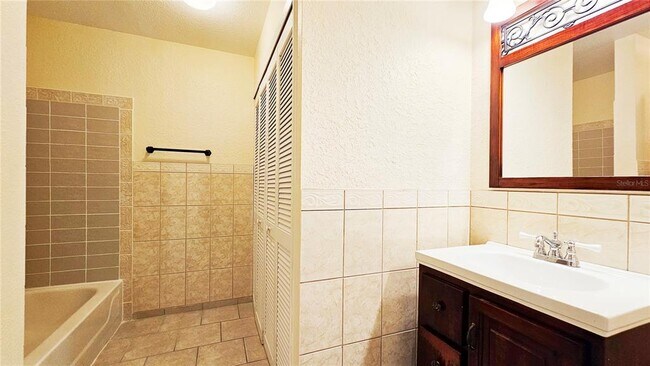 Building Photo - 7813 Sugar Bend Dr