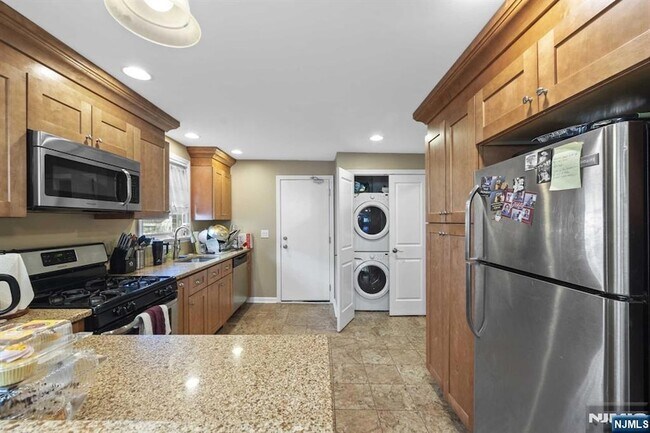 Building Photo - 47 Morris Pl