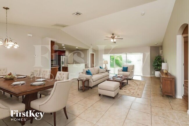 Building Photo - 2026 NW 10th Ave