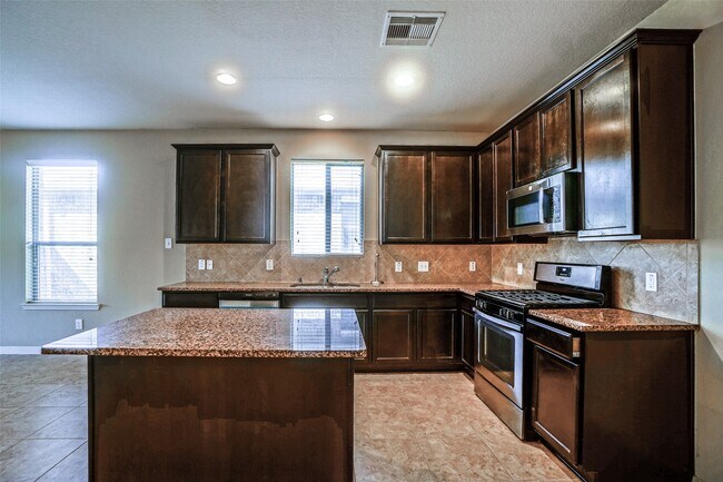 Building Photo - 8206 Jasmine Ct