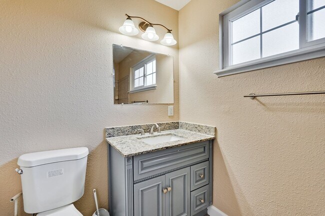 Building Photo - Excellent 2 Bed 1 Bath Home in Santa Clara!