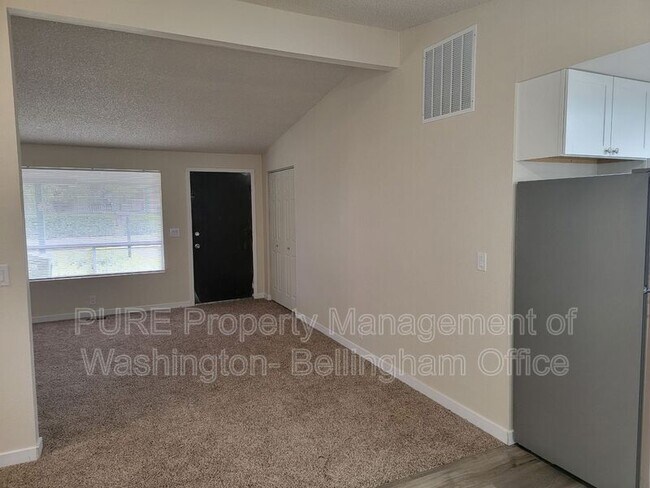 Building Photo - 3350 Cherrywood Ave