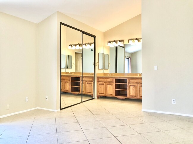Building Photo - Sweet Single-Story, Completely Detached, in the Picturesque Fallbrook Village HOA Community!