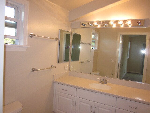 Building Photo - 2283 Waltonia Dr