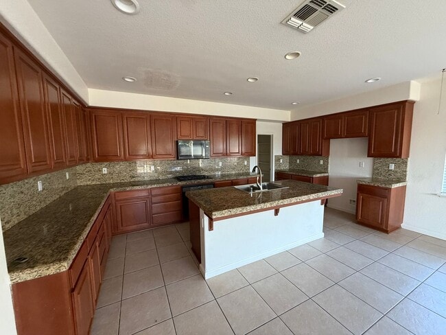 Building Photo - 3380 Bridgeway Lakes Dr